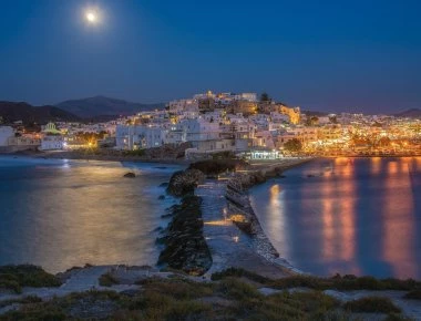 Αυστριακοί βρίζουν και απειλούν με όπλο τους κατοίκους της Νάξου : «'Ελληνες σκουλήκια φύγετε το νησί μας ανήκει»